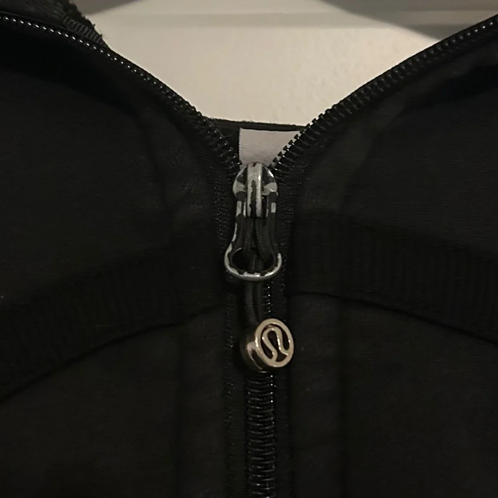 VINTAGE lululemon athletica Black & Pink Cropped Scuba Zip Up - Picture 3 of 7